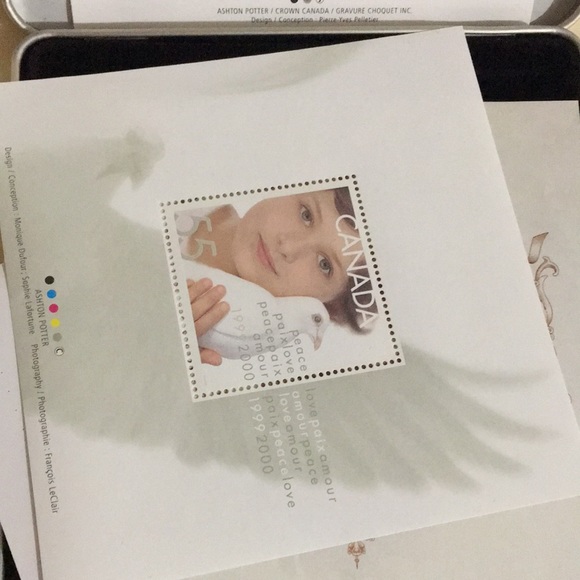 UN Blue Ribbon Peace Stamp And Coin Set - Picture 5 of 8